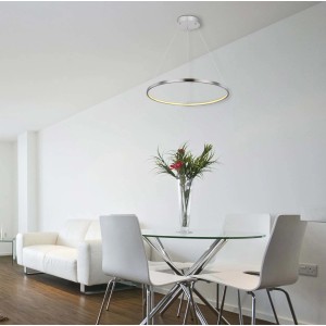 Moderne LED-Hängeleuchte Ralph, Metallfarben, Ø 60 cm, über Esstisch im Wohnraum.