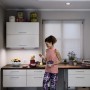 Ledvance LED Unterbauleuchte Linear in Weiß, montiert unter einem Küchenschrank.