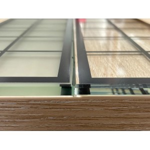 Detailaufnahme: Glasdrehtür mit Siebdruck Dekor, ESG Klarglas. Tür für mehr Licht im Raum.