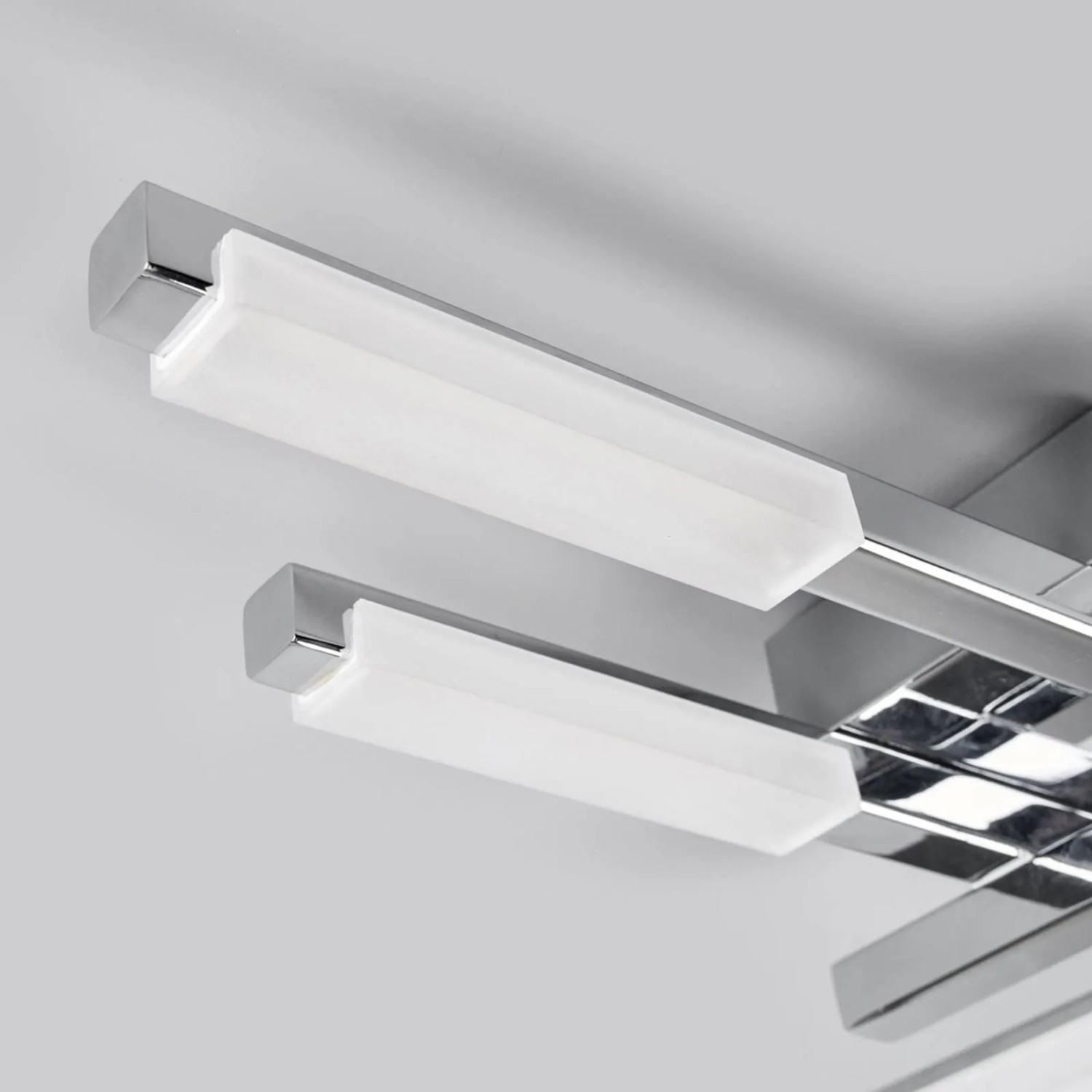 Moderne, 6-flammige LED Deckenlampe Patrik in Chrom, spritzwassergeschützt für Bad.