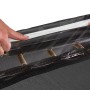 Detailaufnahme: Schwarzes Salta Royal Baseground Trampolin, Schutznetz wird befestigt.