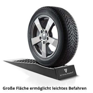 Schwarzer STAHLWERK Stufenkeil aus HDPE-Kunststoff mit Reifen. Auffahrkeil zum Nivellieren von Campingmobilen.