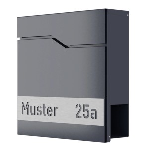 Anthrazitfarbener Heidemann Design Briefkasten mit Edelstahl-Personalisierung und Zeitungsfach.