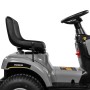 Detailansicht des Texas Benzin-Rasentraktor Premium TTS98: Sitz, Lenkrad und Bedienelemente.