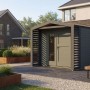 Modernes, grau-grünes Weka Gartenhaus Killarney mit Designtür und Rhombusvordach im Garten.