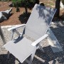 Grauer Klappsessel Urban aus dem Acamp Gartenmöbel-Set mit Tisch Acaplan Loft.