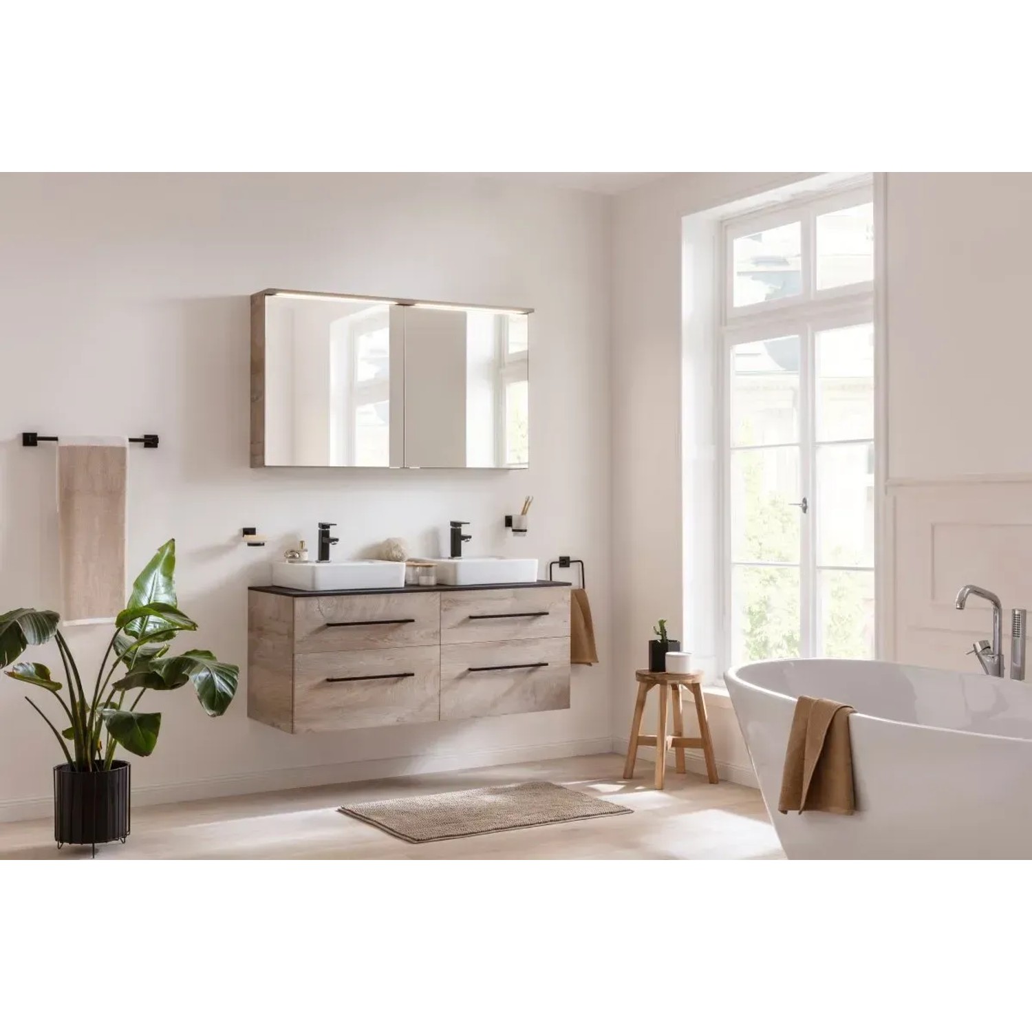 Fackelmann Spiegelschrank OXFORD Eiche Natur, 120cm breit, mit Softclose-Türen im Badezimmer.