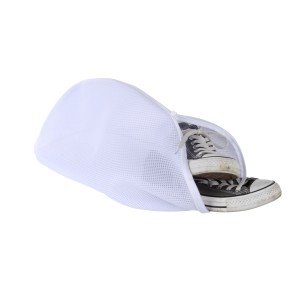 Wenko Schuh-Wäschenetz mit Reißverschluss und zwei Schuhen darin.