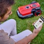 Einhell Freelexo 500 Mähroboter wird per Smartphone-App gesteuert.