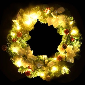 Weihnachtskranz mit LED-Lichtern, grün, 60cm, mit Kugeln, Blumen und Zapfen dekoriert.