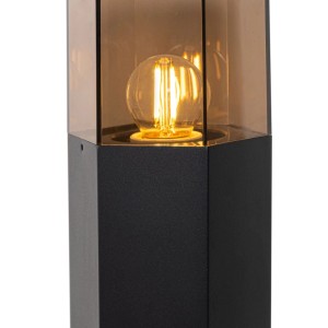 Schwarze QAZQA Außenleuchte Denmark mit Rauchglas, sechseckig, 70 cm hoch.