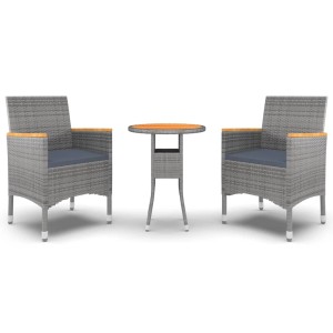 3-tlg. Garten-Essgruppe aus grauem Poly Rattan mit Tisch aus Akazienholz und 2 Stühlen mit Kissen.