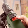 Bosch EasyImpact 600 Schlagbohrmaschine mit Tiefenanschlag in Aktion.