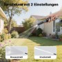 Hand hält Sprühdüse des Gartenschlauchs, zeigt Brausestrahl für Pflanzen und Druckstrahl für Reinigung.