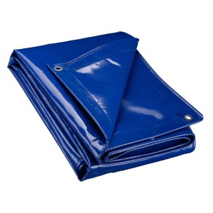 Blaue, wetterfeste Wiltec Abdeckplane aus Polyester mit Ösen, gefaltet. Ideal als Gartenplane oder Baufolie.