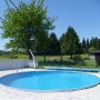 Runder Summer Fun Stahlwand-Pool (Ø 350 cm) mit Leiter im Garten.