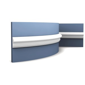 Flexible, weiße ORAC DECOR Wandleiste P8030F LUXXUS, geeignet für gebogene Wände.