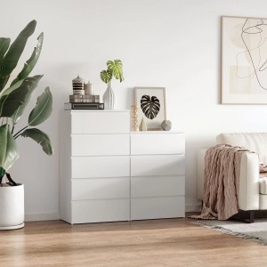 Weiße HOMCOM Kommode mit 4 Schubladen im Wohnzimmer. Schlichtes Design ohne Griffe.