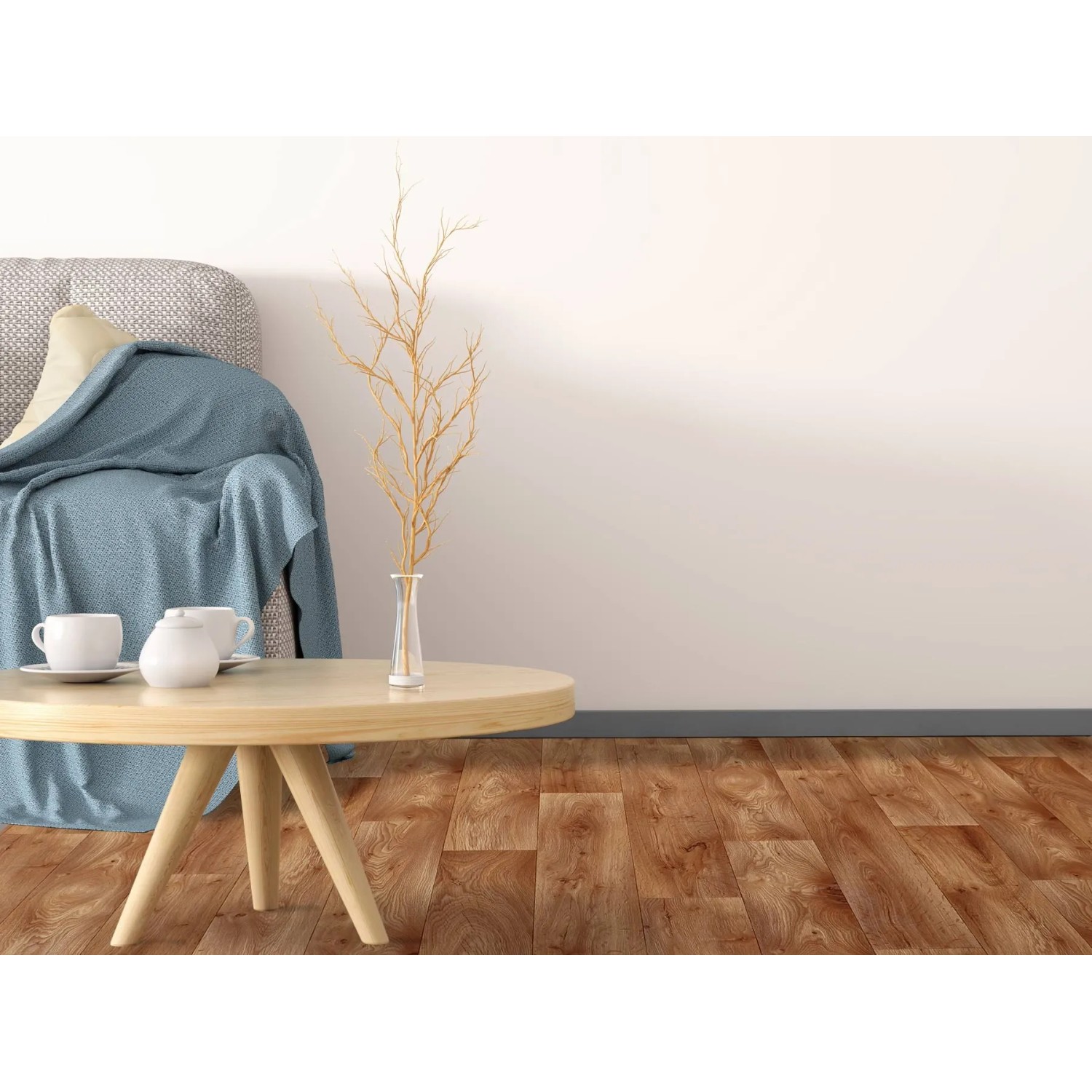Primaflor PVC Turin Diele Naturholz auf Boden verlegt, mit Tisch und Dekoration im Raum.