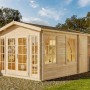Naturbelassenes Alpholz Gartenhaus Kim-40 mit Satteldach, 340x460 cm, mit Doppeltür und Fenstern.