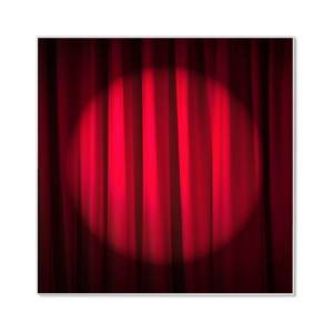 Weiße Magnettafel 50x50cm mit rotem Vorhang Motiv und 4 Magneten als Wanddekoration.