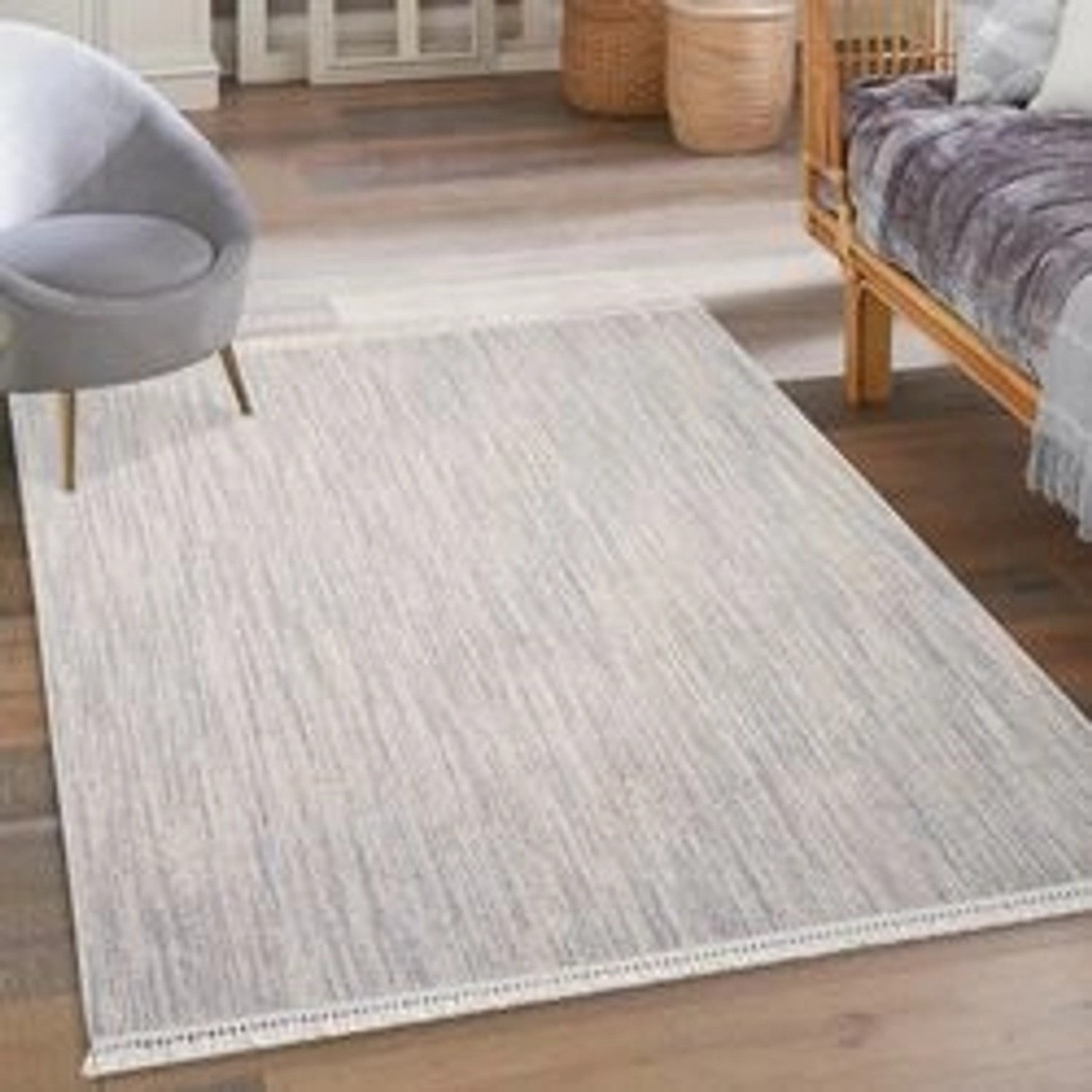 Grauer payé Teppich Klassiko 52 mit Fransen, 200x290 cm. Kurzflor Teppich im Boho-Look.