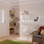 Wohnraum mit Decorate Zierprofil EZL01 an Decke und Wand, für stilvolle Raumgestaltung.