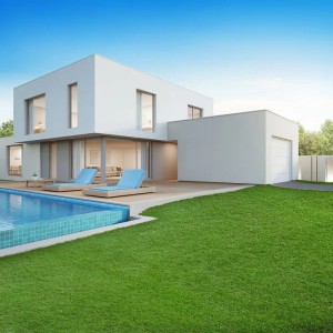 Sonnige Gartenszene mit Kunstrasen Lemon, Pool und modernem Haus. Der Kunstrasen sorgt für eine grüne, gepflegte Optik.