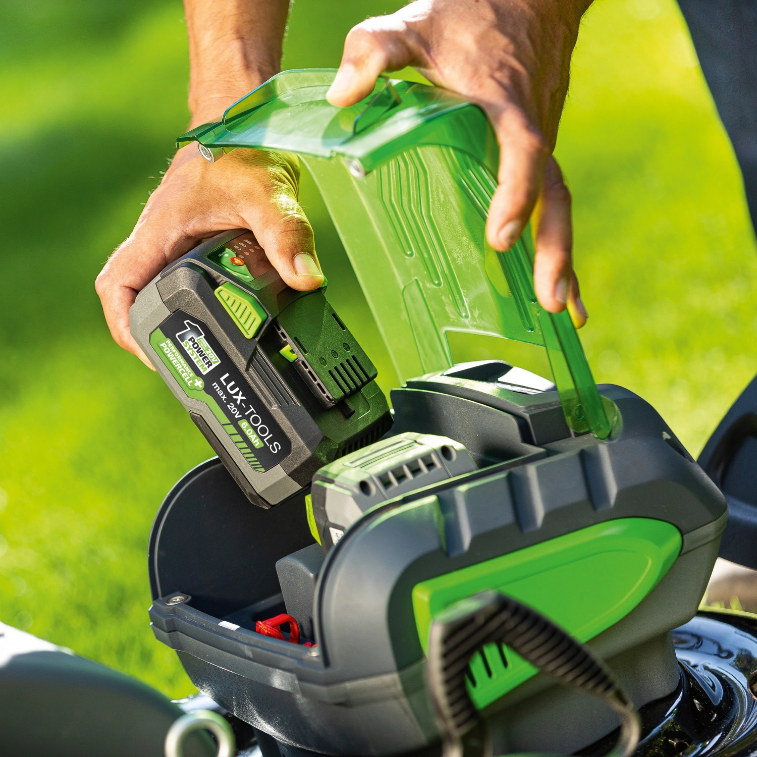 LUX 20 V Akku 6.0 Ah wird in ein 1 PowerSystem Gerät eingesetzt.