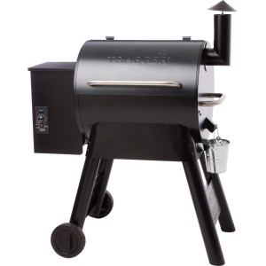 Schwarzer Traeger Pro 22 Pelletgrill mit Digital Pro Regler und Ablage.