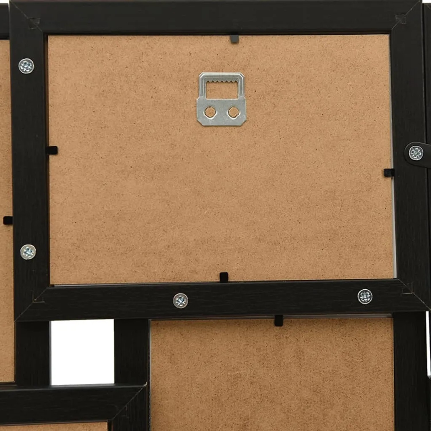 Rückseite des schwarzen Collage-Bilderrahmens für 24 Fotos (10x15 cm) aus MDF mit Aufhängung.