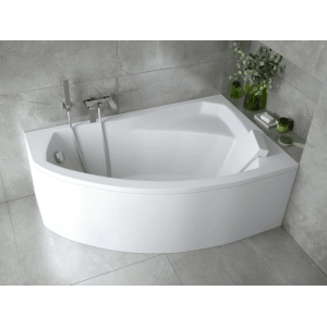 Weiße KOLMAN Eckbadewanne 130x85 cm aus Acryl, rechtsseitig, mit Verkleidung im modernen Bad.