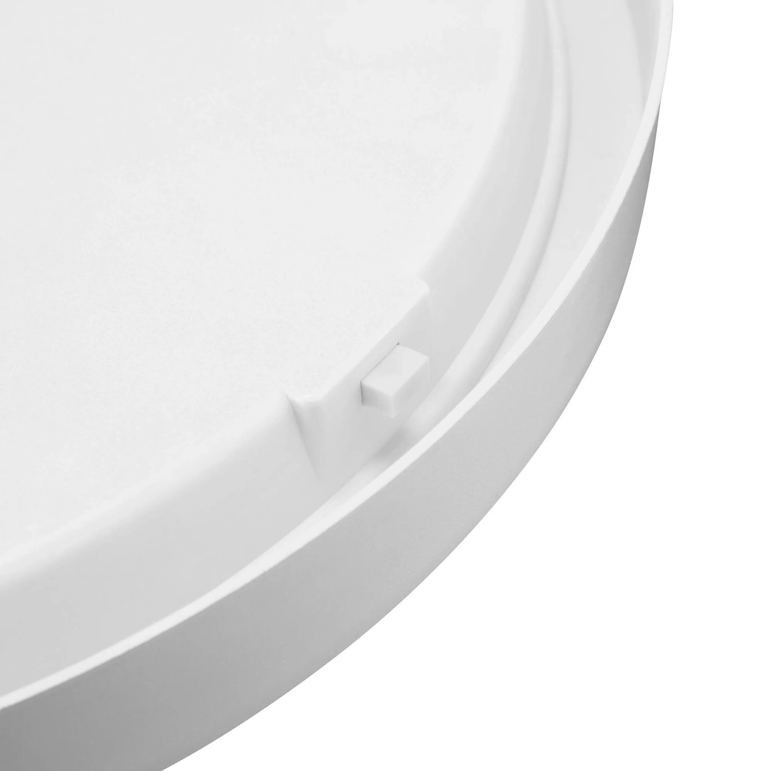 Nahaufnahme des kleinen weißen Schalters zur Einstellung der Lichtfarbe an der Brilliant LED Deckenleuchte Jade.