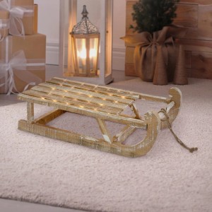 Deko Schlitten aus Holz (50,5 cm) in Braun/Natur mit LED-Lichtern für die Weihnachtsdekoration.