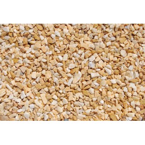 Nahaufnahme von Siena-Gelb Marmorsplitt (9-12mm) als Zierkies.