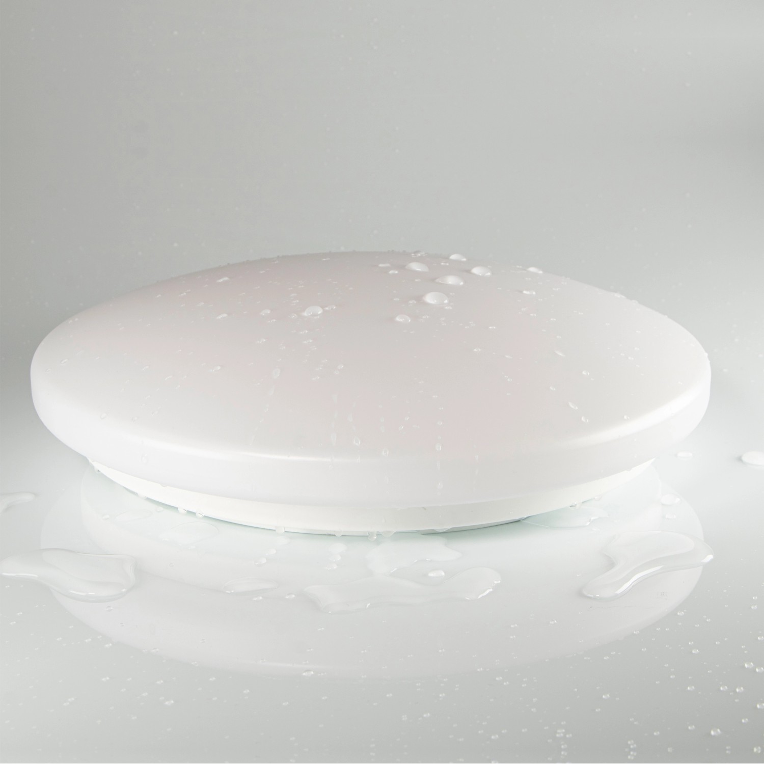 Weiße, runde LED-Deckenleuchte, 37 cm Durchmesser, geeignet für Feuchträume.