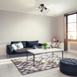 Schwarze 3-flammige Deckenleuchte Straw mit Rattan-Details von Fischer & Honsel, Ø 42 cm.