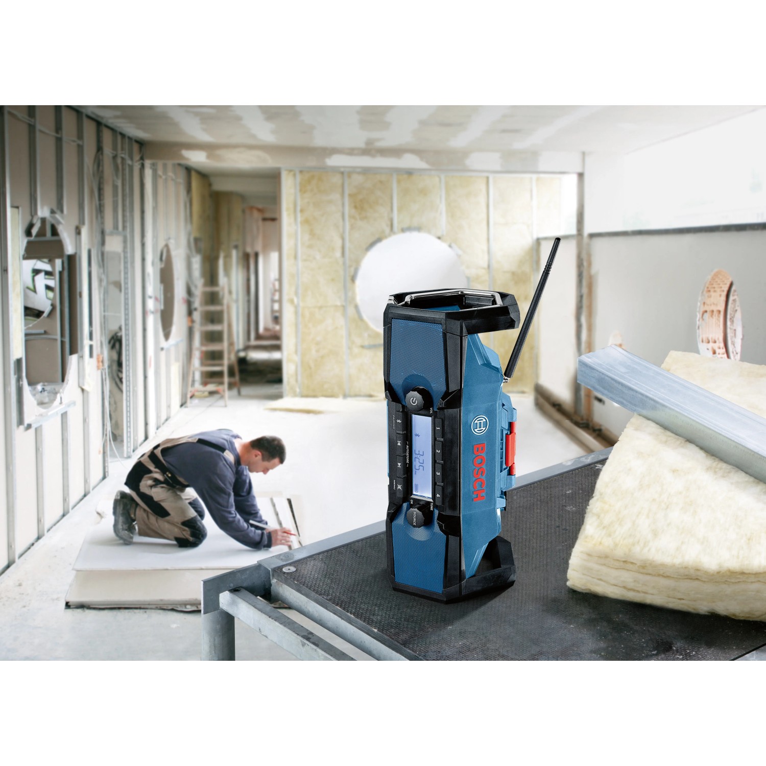 Bosch Professional Akku-Radio GPB 18V-2 C Solo, Baustellenradio mit Bluetooth, FM und AUX