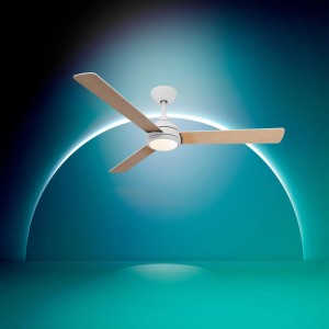 Philips Velyx Deckenventilator weiß mit drei hellbraunen Flügeln und leuchtender LED-Lampe. Moderner Ventilator mit Licht.