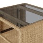 Detailansicht: Beiger Bistro-Tisch mit Glasplatte aus Poly Rattan, Teil des 3-tlg. Gartenmöbel Sets.