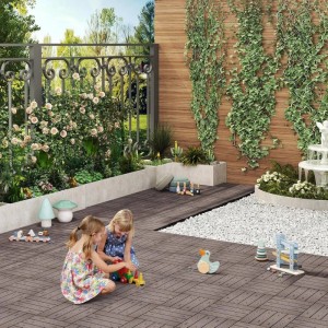 WOLTU WPC Terrassenfliesen in Holzoptik, Coffee, verlegt auf einer Terrasse mit spielenden Kindern.