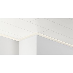 Geweißte Parador Dekordeckenleiste Dal 3 Hickory an Decke und Wand.