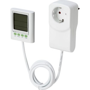 Weißes Energiekostenmessgerät mit Monitor für die Steckdose, zur Verbrauchskontrolle.