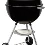 Schwarzer Weber Holzkohle-Kugelgrill Classic Kettle Ø 57 cm mit Deckel und Rädern.