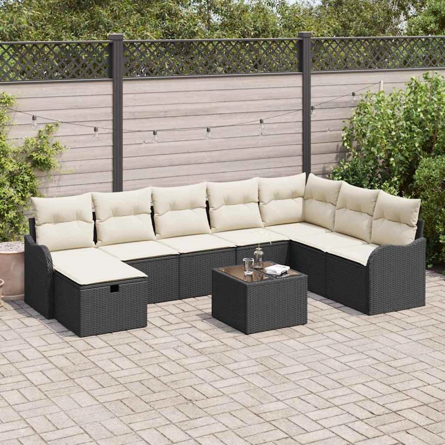 Schwarzes 9-teiliges vidaXL Garten-Sofa-Set aus Poly Rattan mit Kissen.