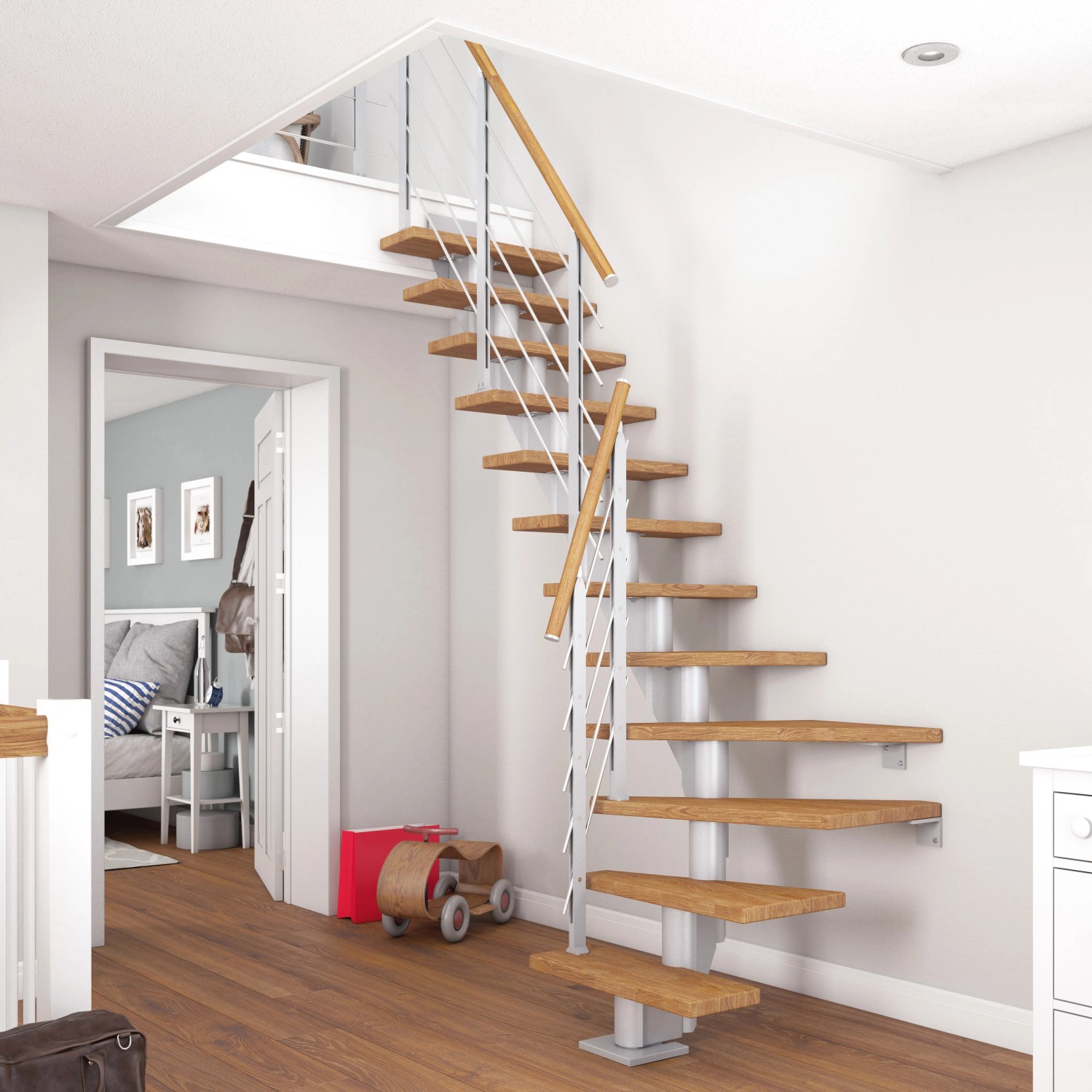 Dolle Mittelholmtreppe Frankfurt, Eiche perlgrau, 1/4 gewendelt, mit einseitigem Geländer.