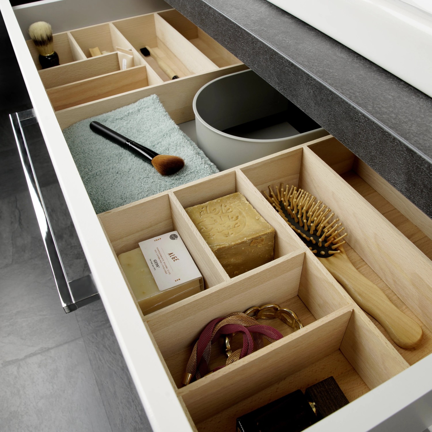 Fackelmann Schubladenbox aus Buche mit 5 Fächern zur Badmöbel-Organisation.