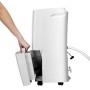 Comfee Luftentfeuchter 16L: Hand zieht Wassertank aus dem Gerät.