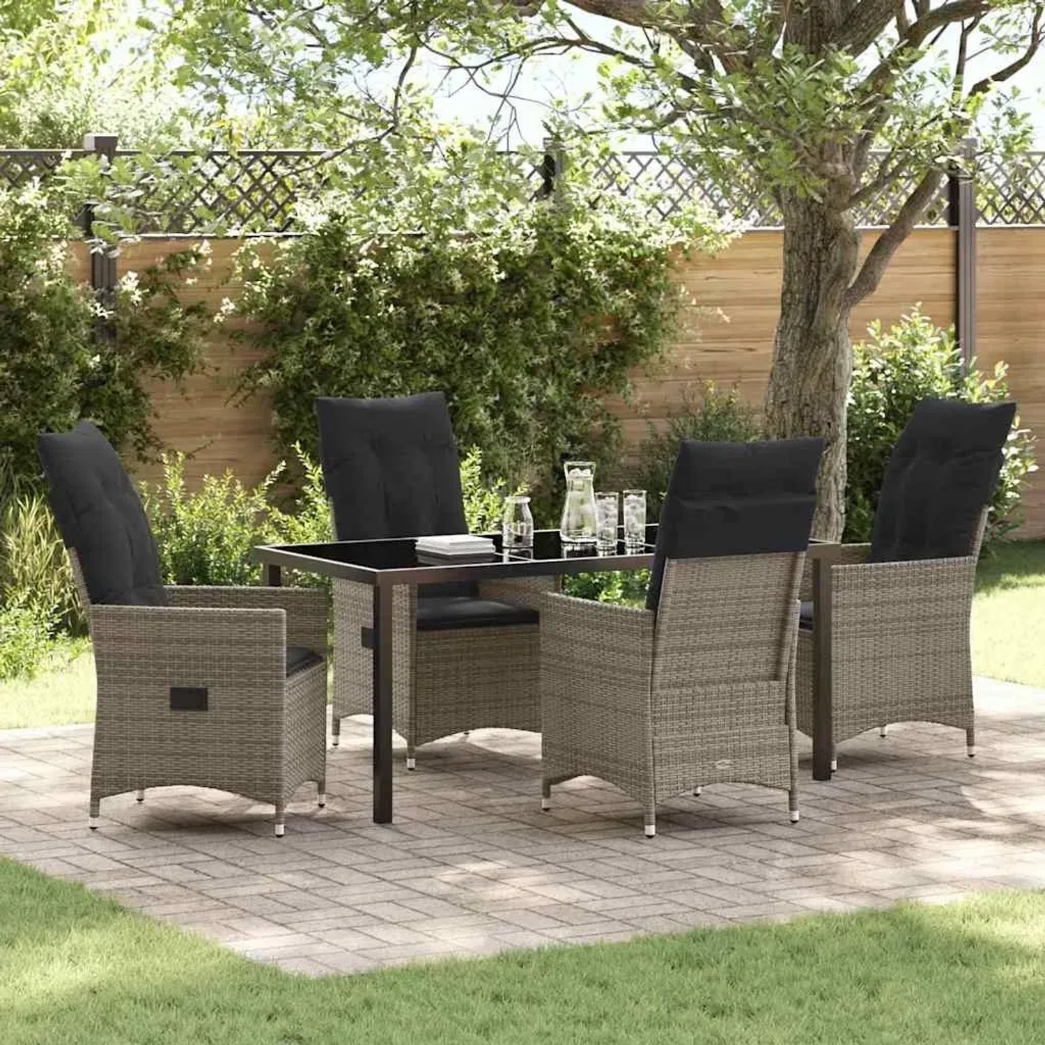Graue 5-teilige vidaXL Garten Essgruppe aus Polyrattan mit schwarzen Kissen.