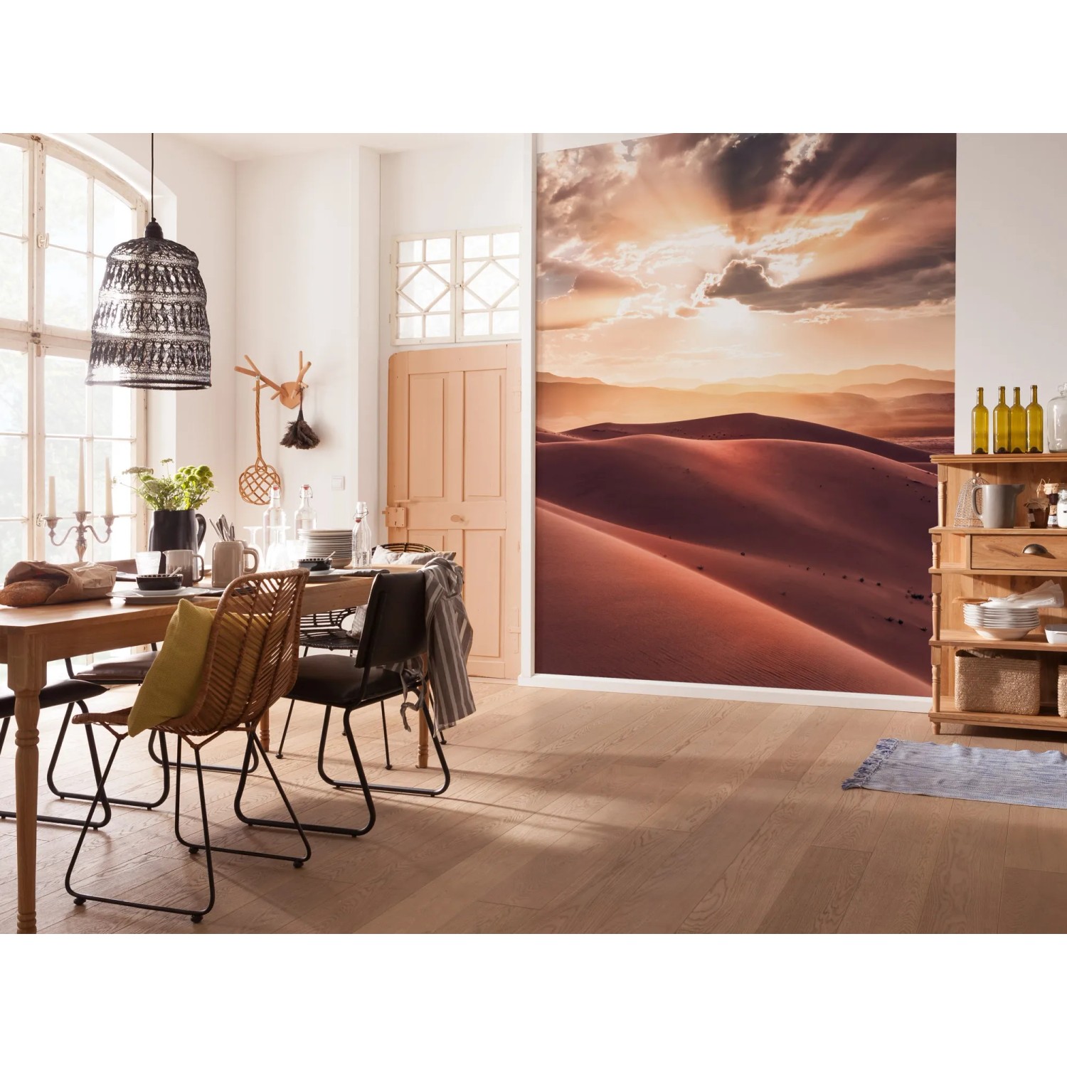 Komar Vlies Fototapete God Rays mit Wüstenmotiv im Esszimmer, 200x250 cm.